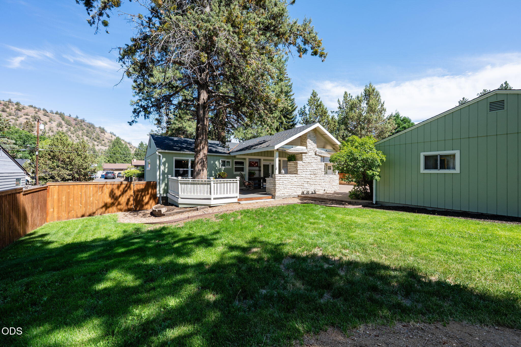 807 Northeast 10th Street Bend, OR 97701 - Photo 7 of 59