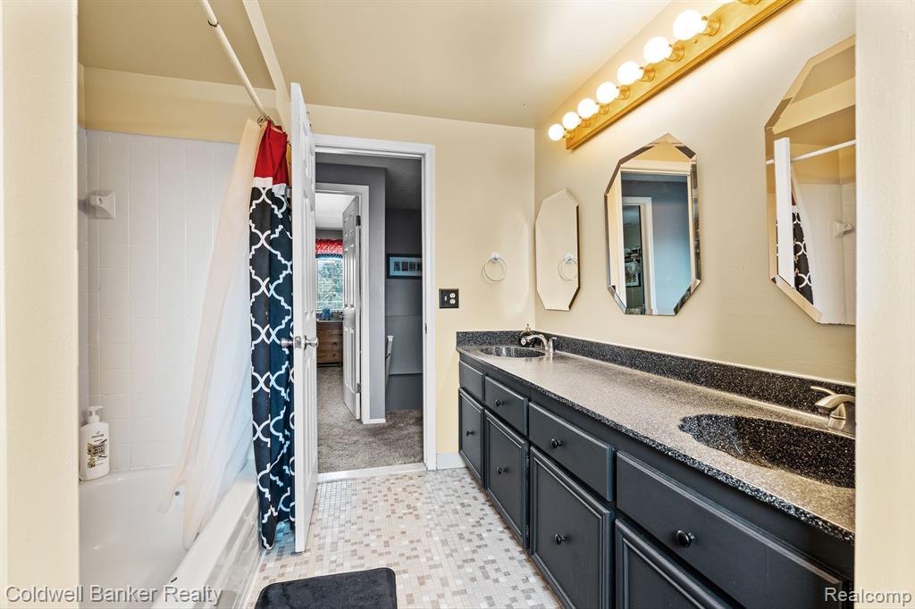47134 Rosemary Road Macomb, MI 48044 - Photo 20 of 29