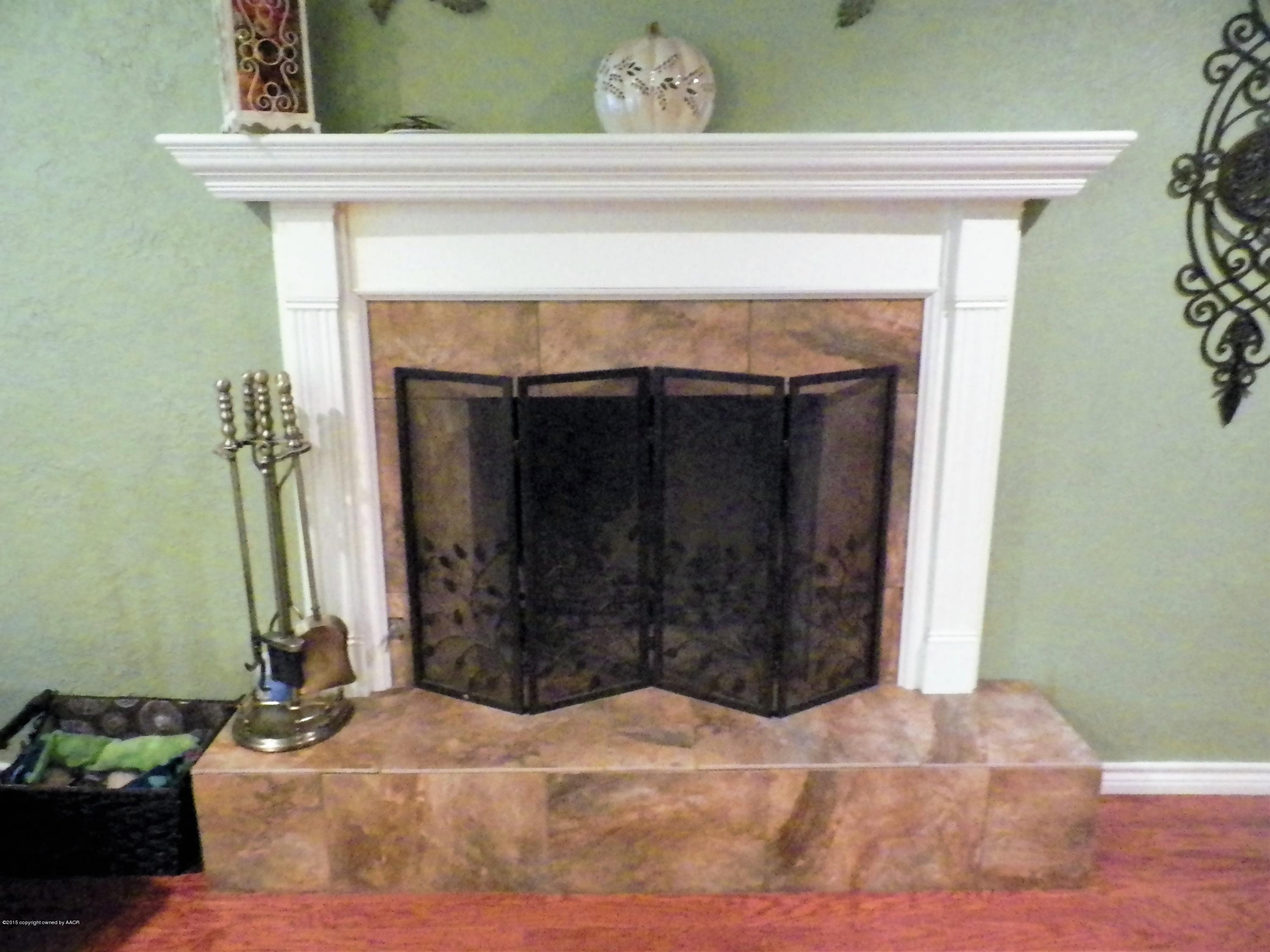 7100 Jameson Road Amarillo, TX 79106 - Photo 2 of 6 a view of fireplace and window