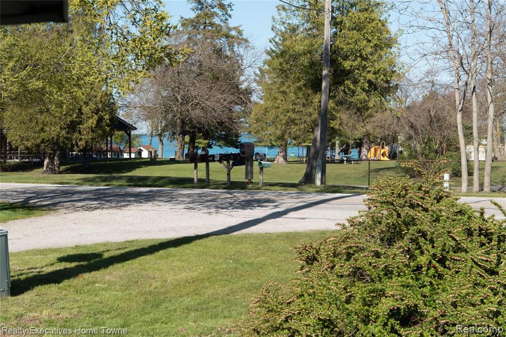 7961 Lakeshore Road Fort Gratiot, MI 48059 - Photo 7 of 37