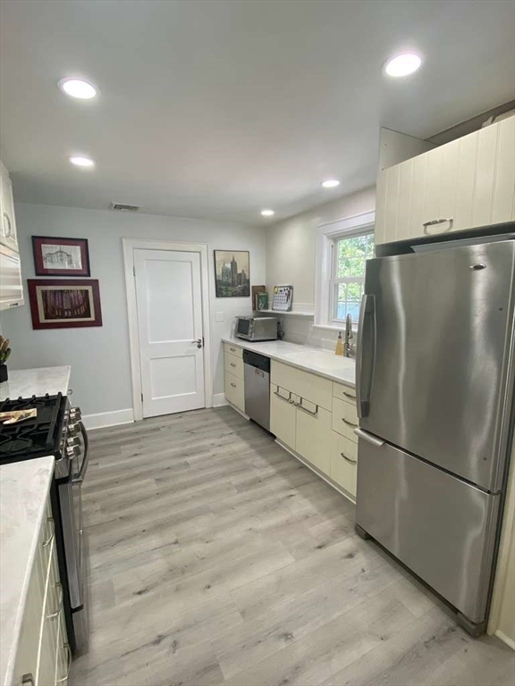41 Bronx Road Boston, MA 02132 - Photo 5 of 28