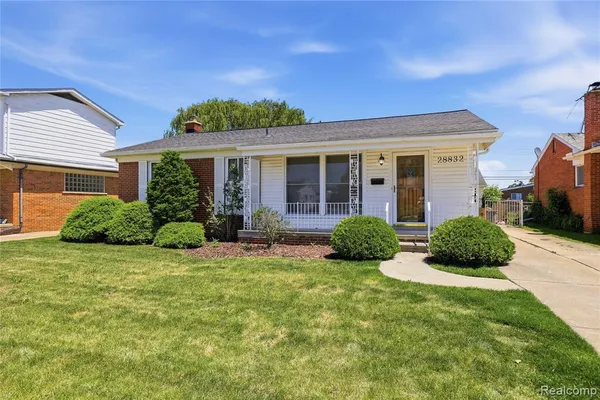 $199,900 | 28832 Los Olas Drive, Warren, MI 48093