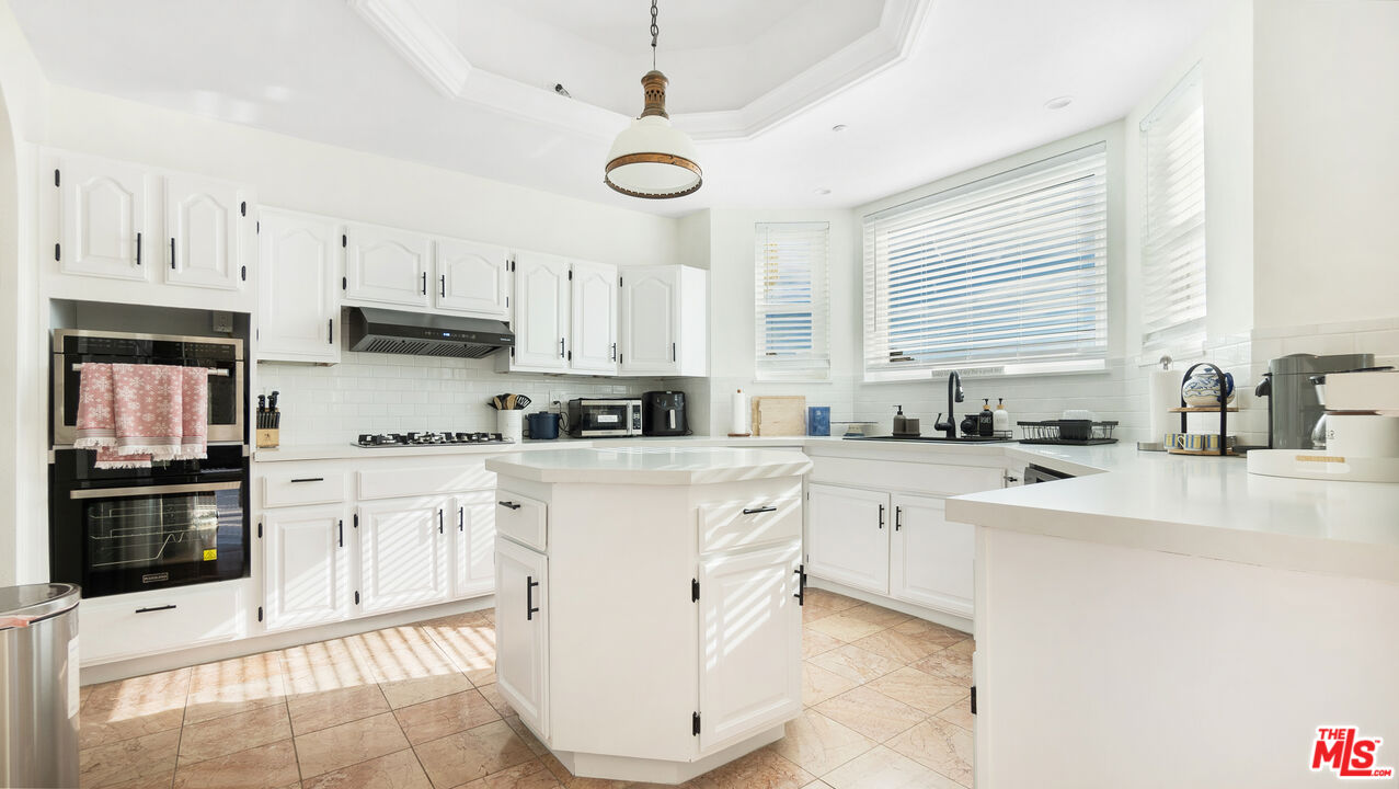 7449 Studio Road Canoga Park, CA 91304 - Photo 14 of 67 Gallery Image 14
