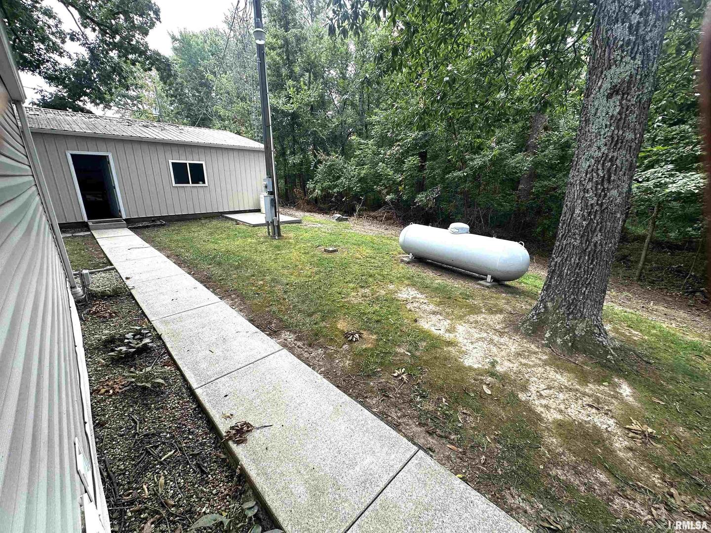 2030 Gierten Road Centralia, IL 62801 - Photo 5 of 13