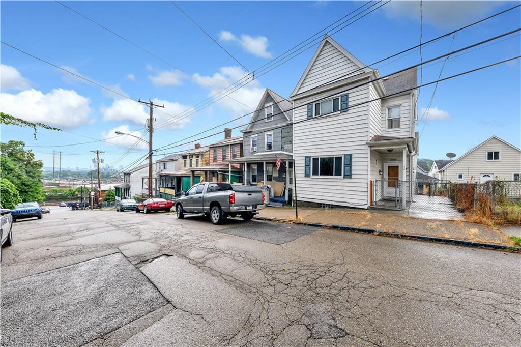 729 Boquet Street McKees Rocks, PA 15136 - Photo 2 of 17 Gallery Image 2