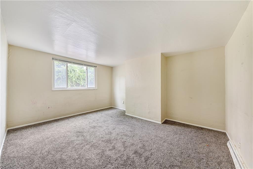 729 Boquet Street McKees Rocks, PA 15136 - Photo 9 of 17 Living room