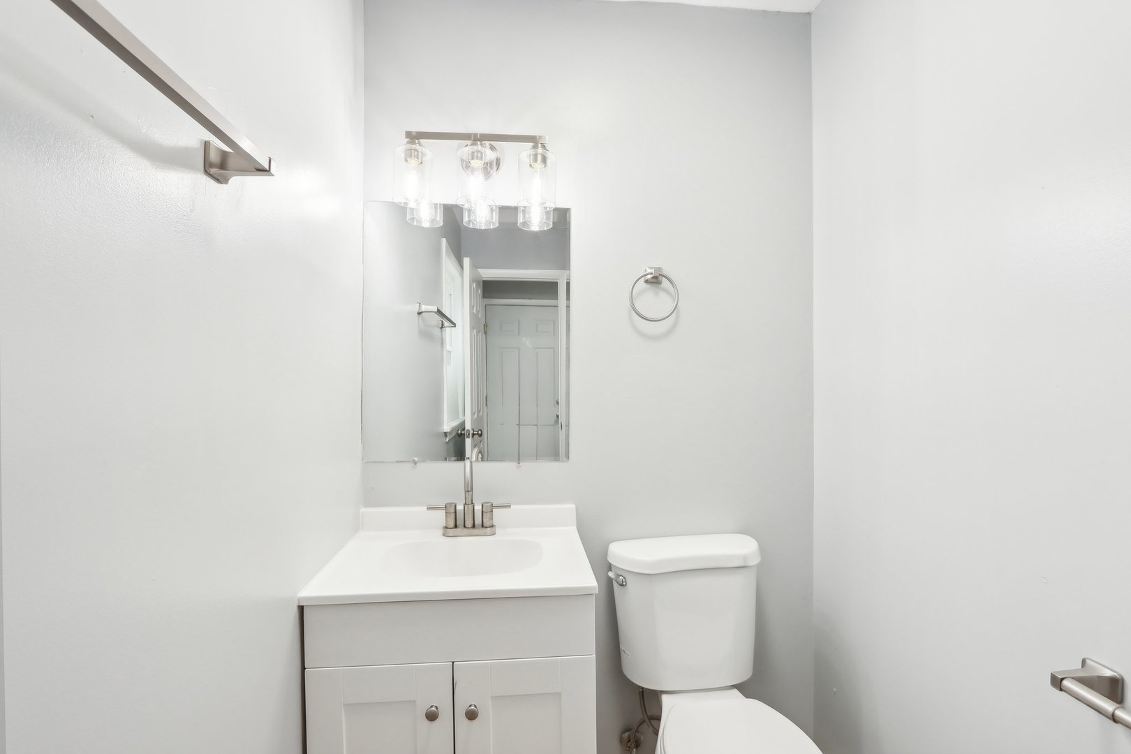 926 Braemar Road Flossmoor, IL 60422 - Photo 31 of 35 a bathroom with a toilet sink and mirror
