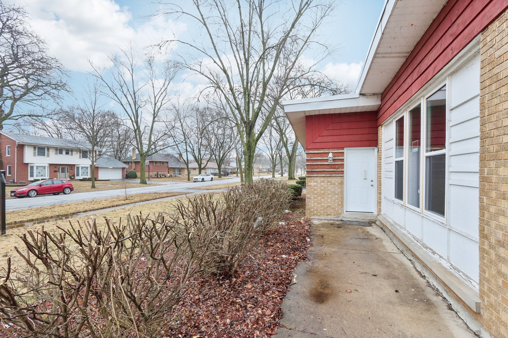 926 Braemar Road Flossmoor, IL 60422 - Photo 6 of 35 a view of road with large trees