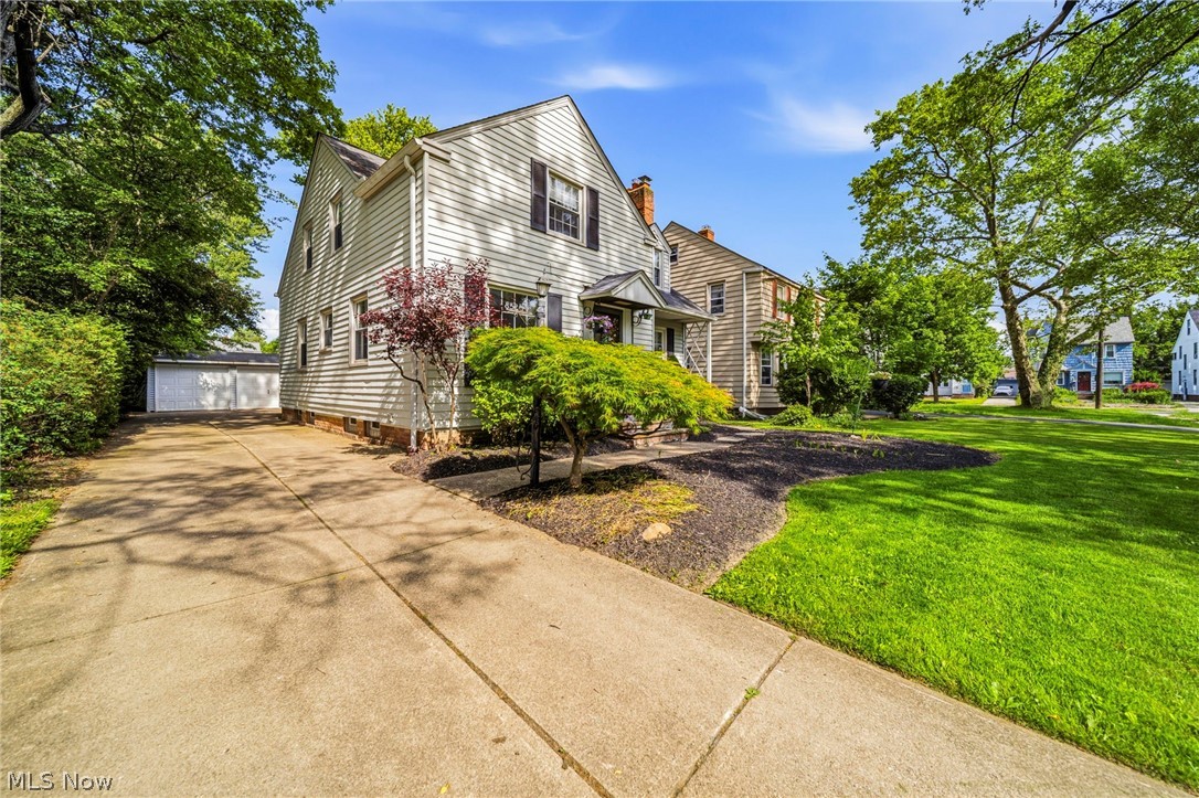 852 Englewood Road Cleveland Heights, OH 44121 - Photo 2 of 26