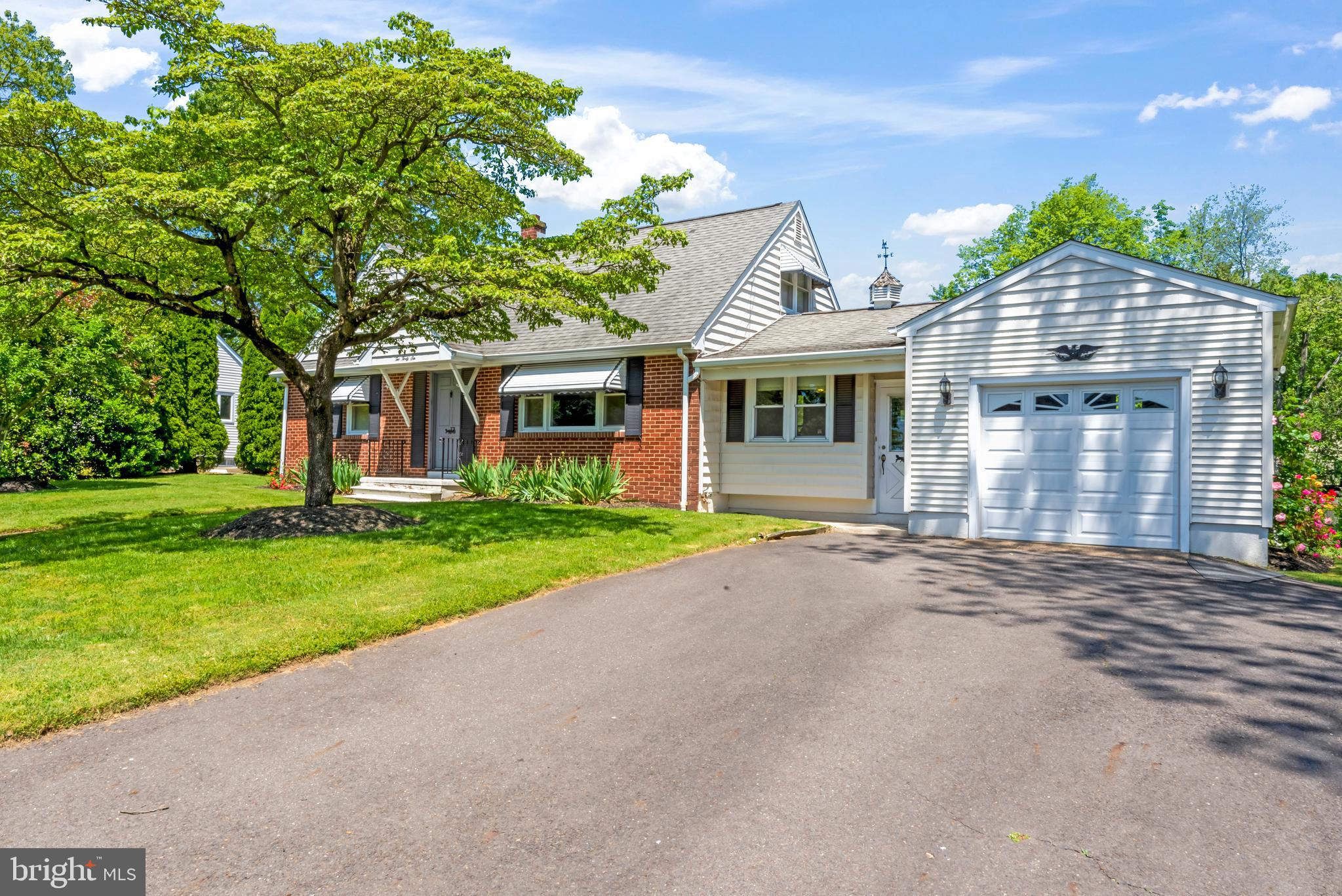 246 Youngs Road Hamilton, NJ 08619 - Photo 2 of 22 Gallery Image 2