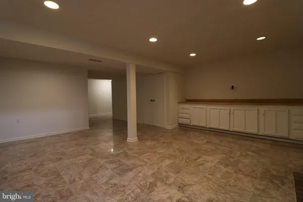 $2,900 | 6584 Bermuda Green Court, Alexandria, VA 22312