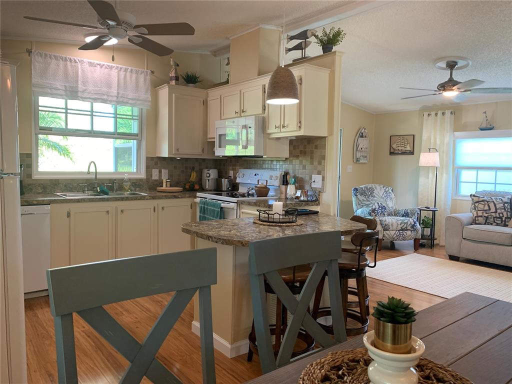 8304 Princess Court Palmetto, FL 34221 - Photo 11 of 44