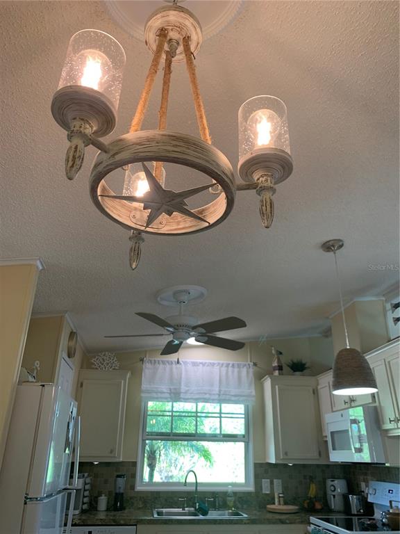 8304 Princess Court Palmetto, FL 34221 - Photo 14 of 44