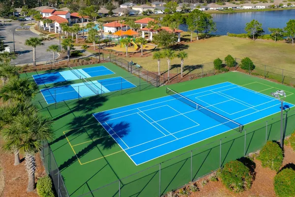 a tennis court that has tennis net
