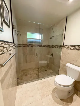 a view of a house with backyard and a tree