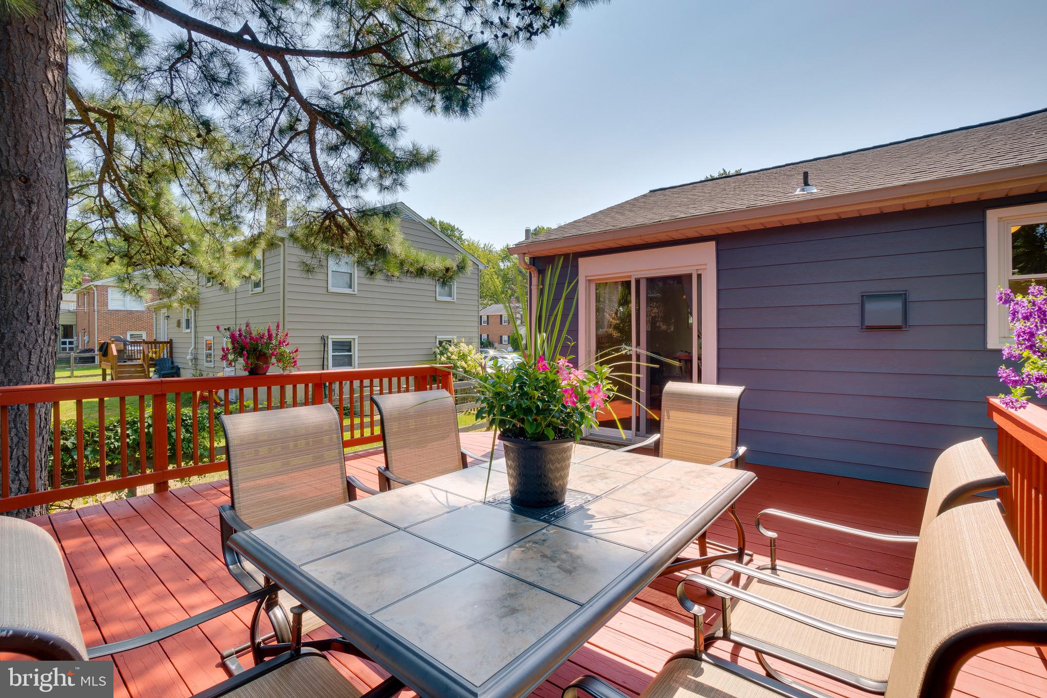 200 Rollingdale Road Baltimore, MD 21228 - Photo 9 of 58 Amazing entertainment size deck