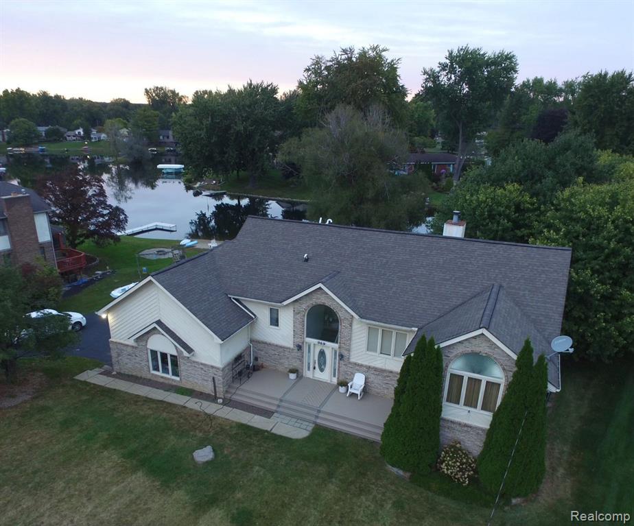 969 Bogie Lake Road White Lake, MI 48383 - Photo 1 of 29