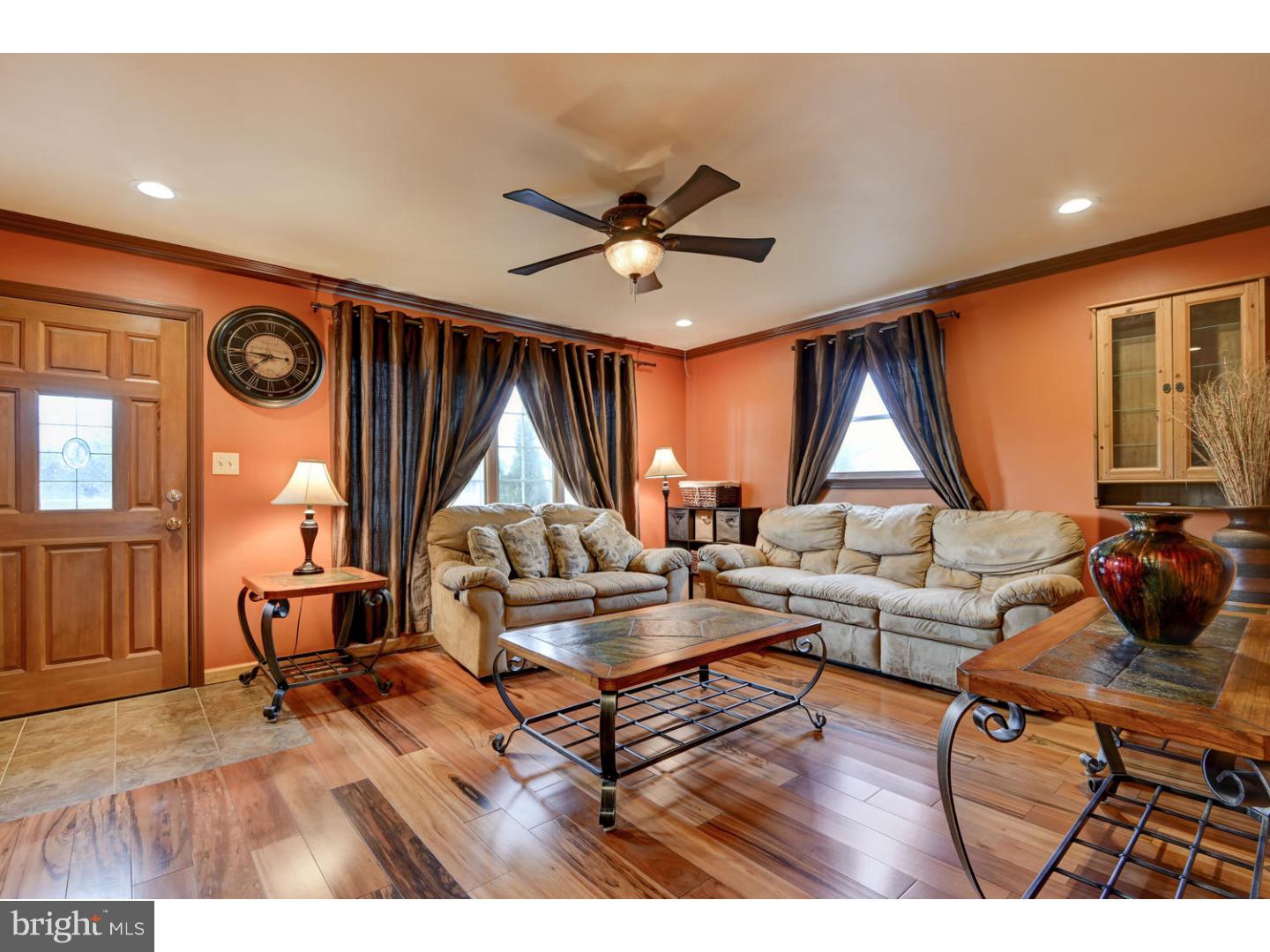 24 Sun Valley Road Hamilton Square, NJ 08690 - Photo 5 of 25 Gallery Image 5