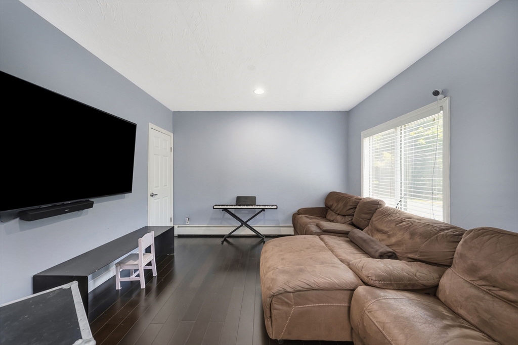 22 Cedar Street Wellesley, MA 02481 - Photo 5 of 37