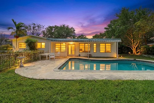 $1,090,000 | 8285 Southwest 104th Street, Miami, FL 33156