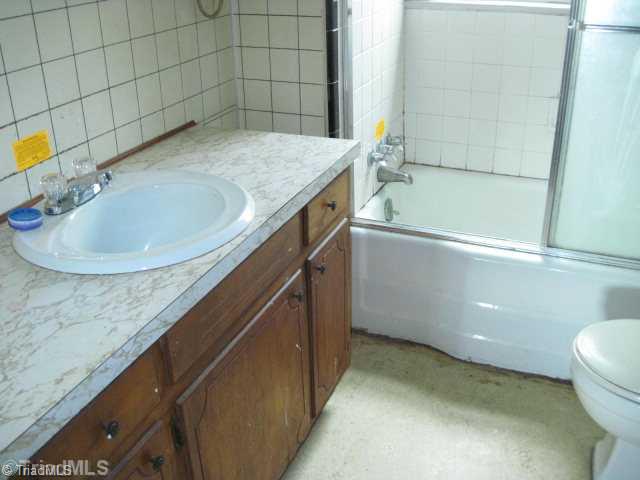 365 Cook Florist Road Reidsville, NC 27320 - Photo 5 of 7 Bath.