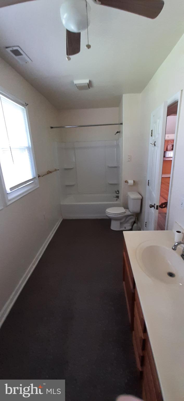 1610 New Hope Road Cross Junction, VA 22625 - Photo 7 of 16 Bathroom with Double Sinks