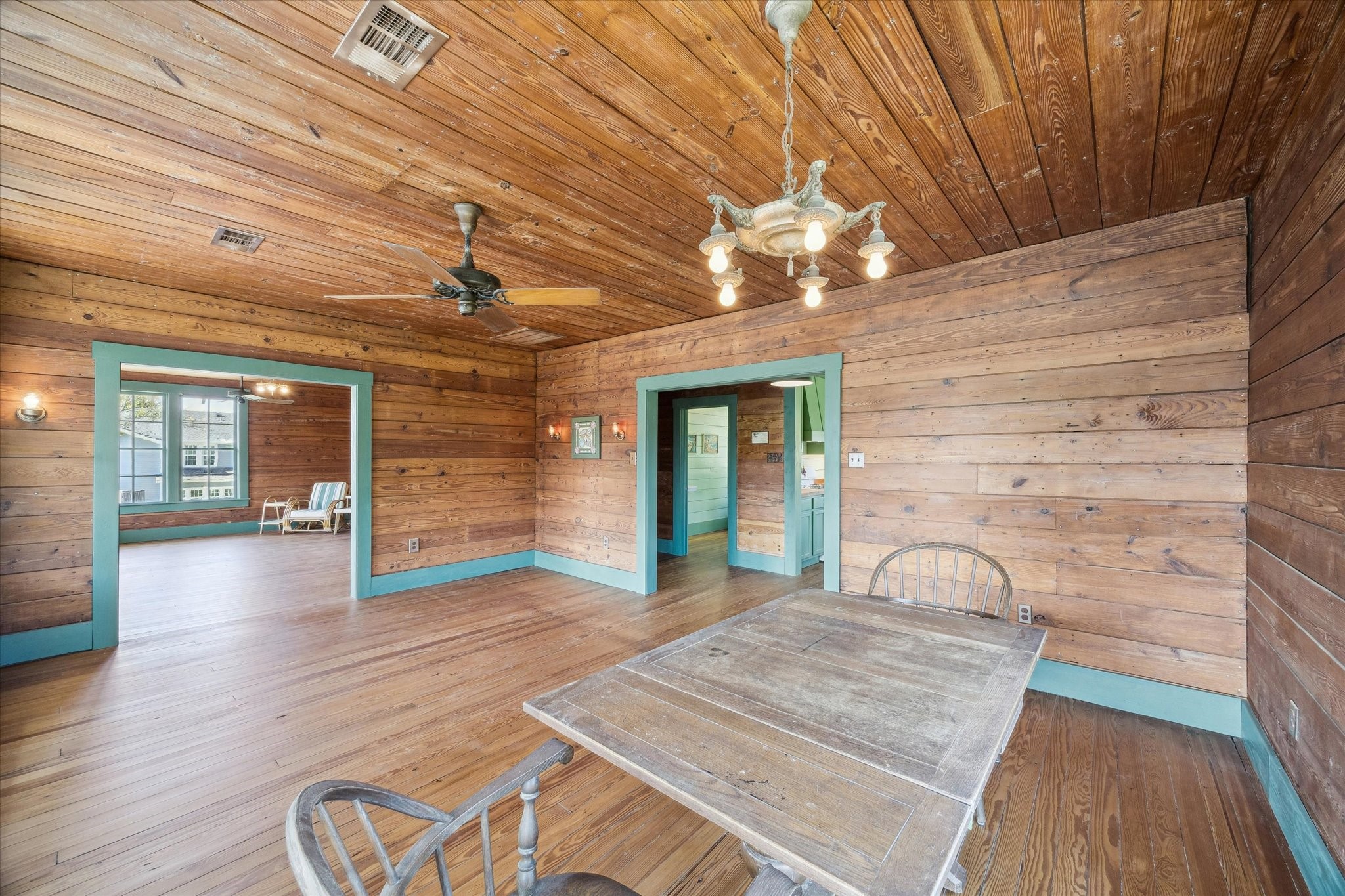 618 Bayridge Road La Porte, TX 77571 - Photo 15 of 40 VIEW OF THE DEN AND DINING ROOM WITH THE KITCHEN IN THE BACKGROUND TO THE RIGHT.