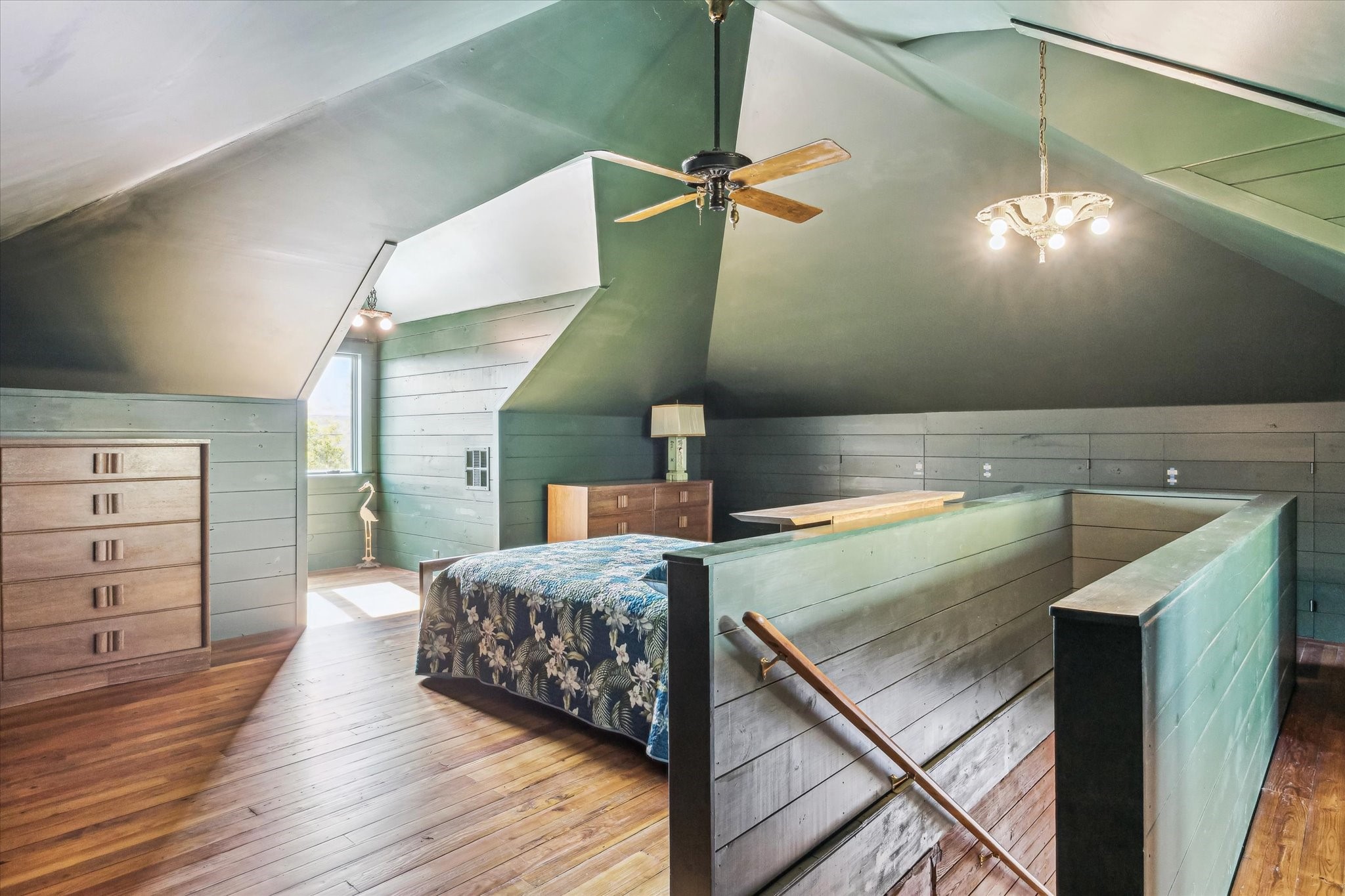 618 Bayridge Road La Porte, TX 77571 - Photo 22 of 40 THE SECOND FLOOR IS THE PRIMARY SUITE WITH WOOD FLOORS AND A DORMER WITH VIEWS OF THE BAY.