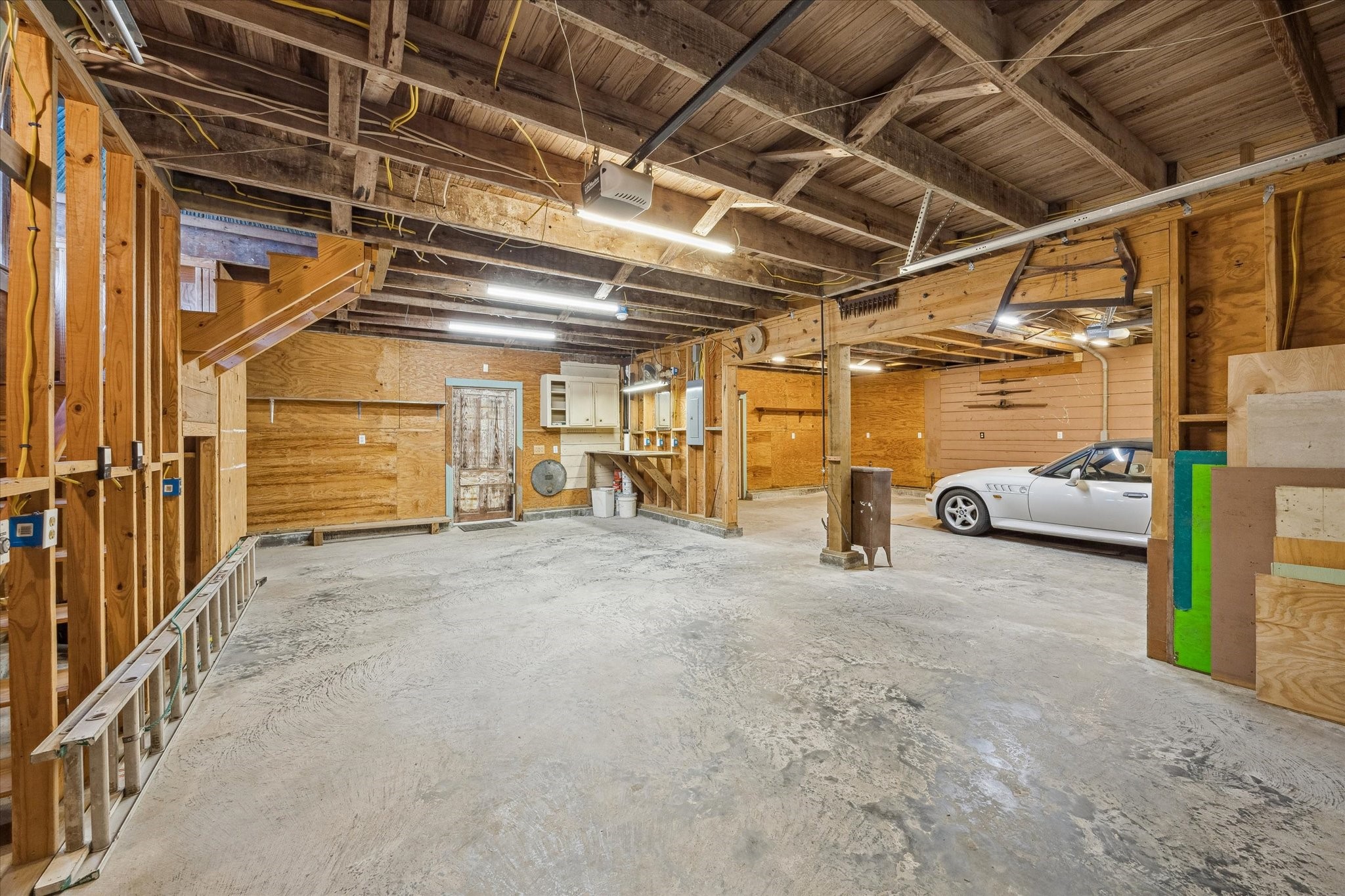 618 Bayridge Road La Porte, TX 77571 - Photo 25 of 40 ATTACHED GARAGE WITH HEAT MAKING A GREAT WORKSHOP ALL YEAR ROUND.