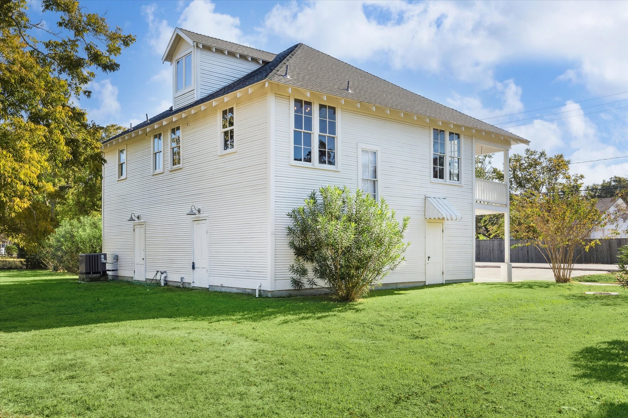618 Bayridge Road La Porte, TX 77571 - Photo 26 of 40 REAR ANGLE OF THE CARRIAGE HOUSE WHICH ALSO FEATURES A SIDE AND BACK DOOR TO ACCESS THE DETACHED GARAGE/BARN AND THE HUGE BACKYARD.