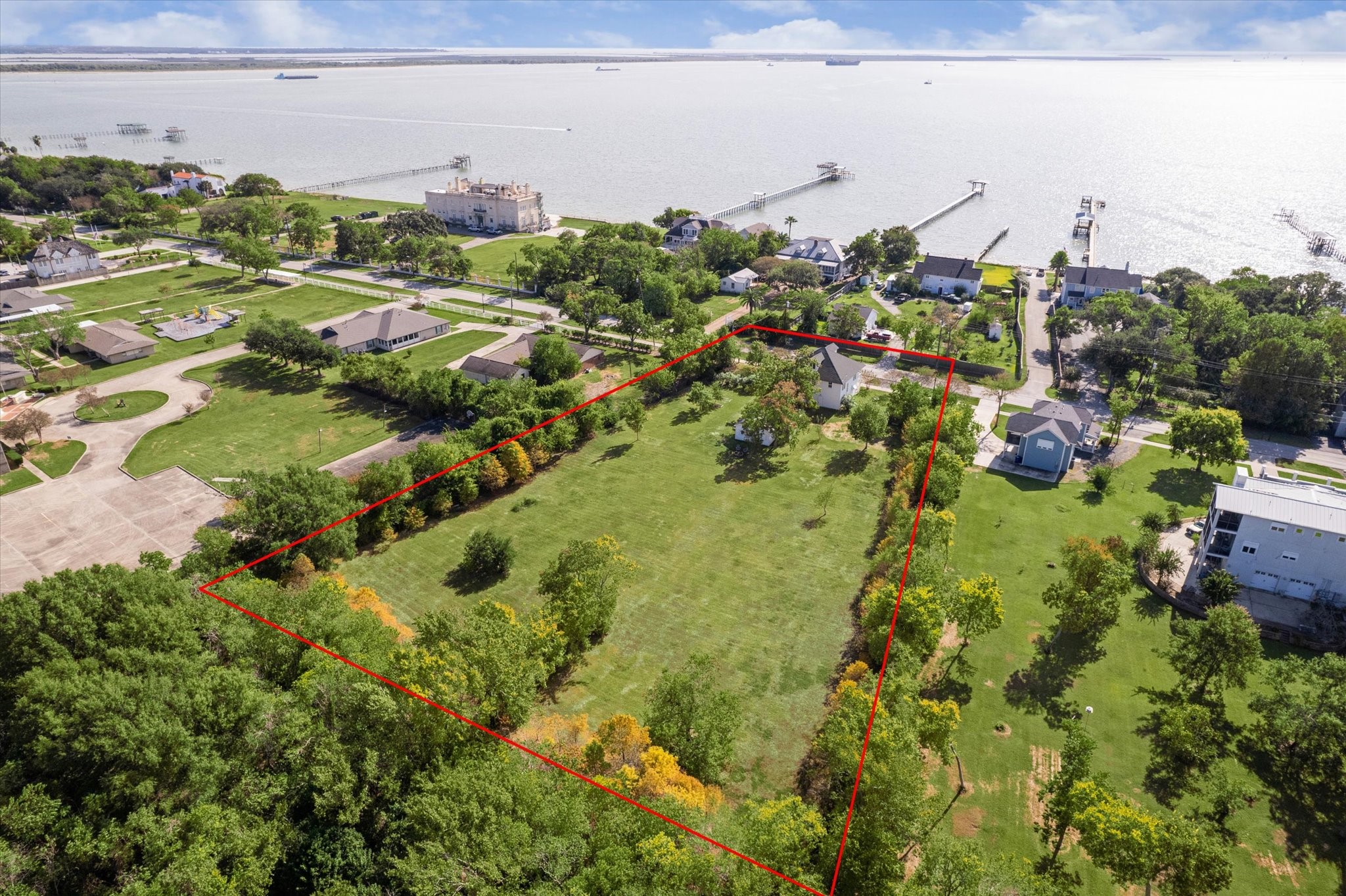 618 Bayridge Road La Porte, TX 77571 - Photo 3 of 40 OUTLINED AERIAL VIEW FROM THE BACK CORNER. THE LOTS OFFER A NICE, PRIVATE BACKYARD WITH OVER 75 TREES.