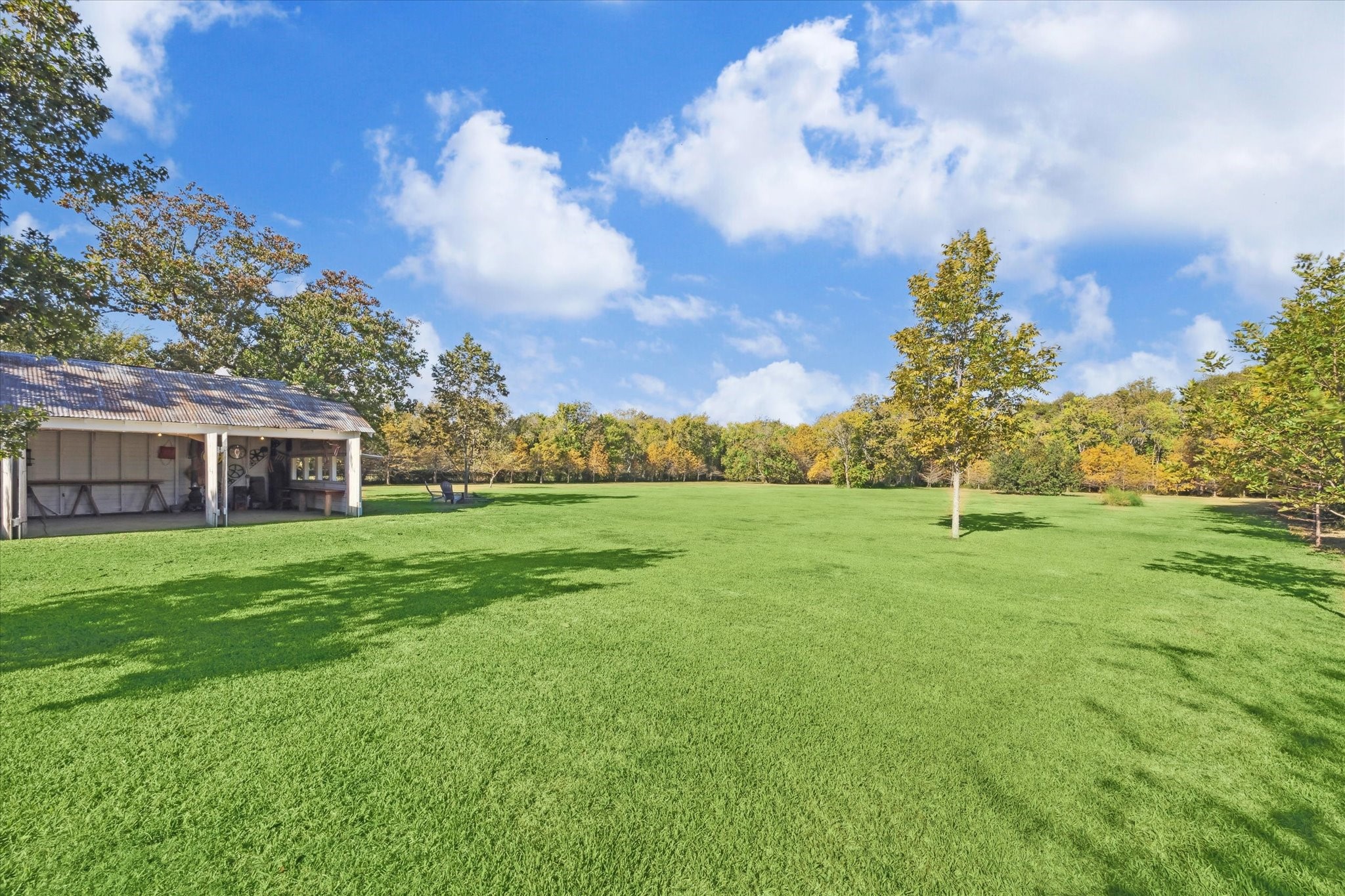 618 Bayridge Road La Porte, TX 77571 - Photo 32 of 40 VIEW OF THE HUGE SIDE AND BACKYARD.