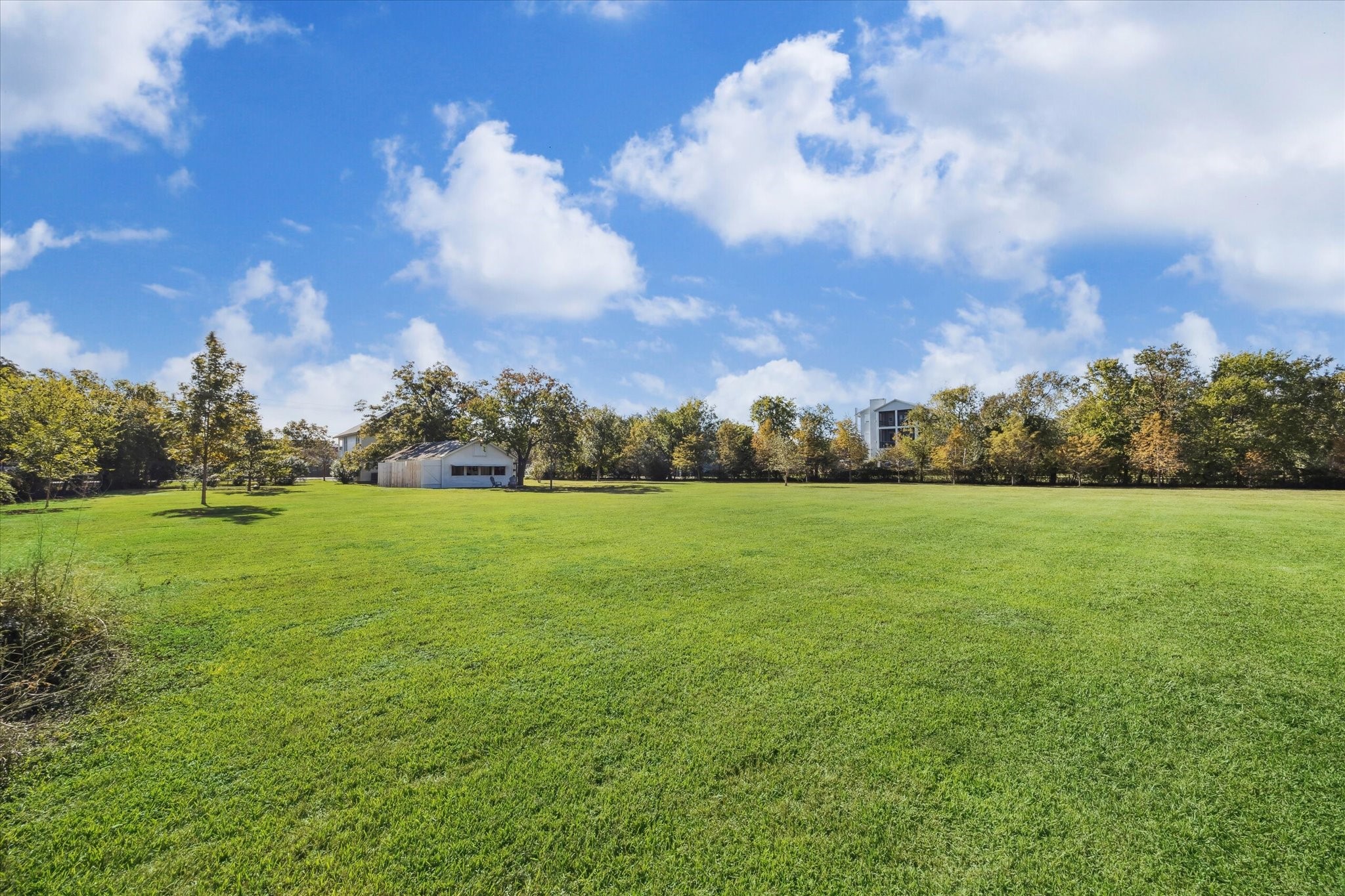 618 Bayridge Road La Porte, TX 77571 - Photo 36 of 40 ANOTHER VIEW OF THE PROPERTY FROM THE BACKYARD.