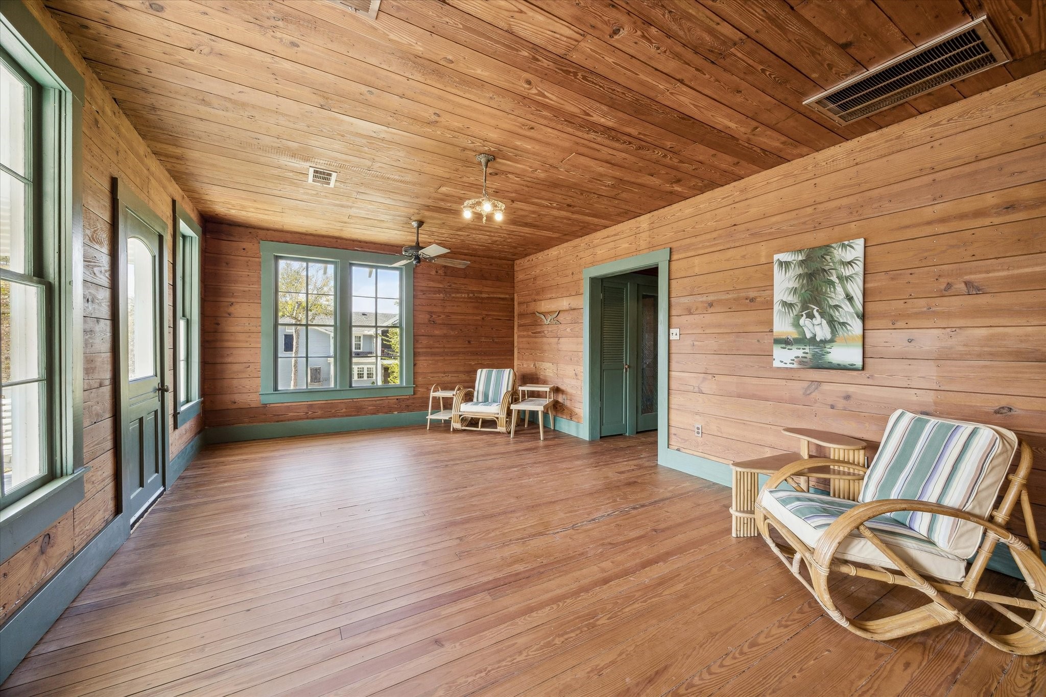618 Bayridge Road La Porte, TX 77571 - Photo 10 of 40 INSIDE, PINE WOOD FLOORS FLOW THROUGHOUT BOTH LEVELS.