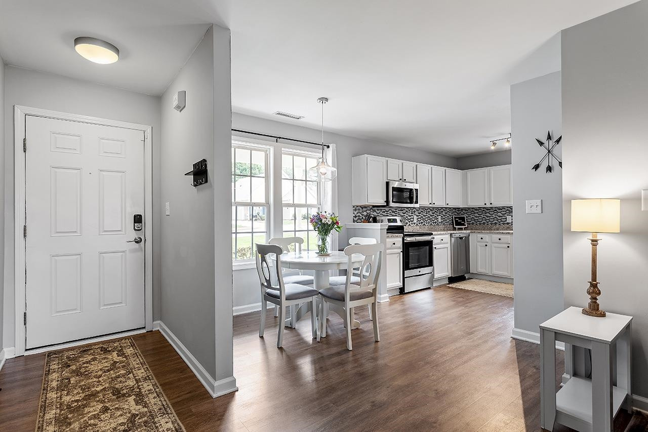 3824 Chokecherry Lane Raleigh, NC 27616 - Photo 6 of 32 Kitchen/Dining