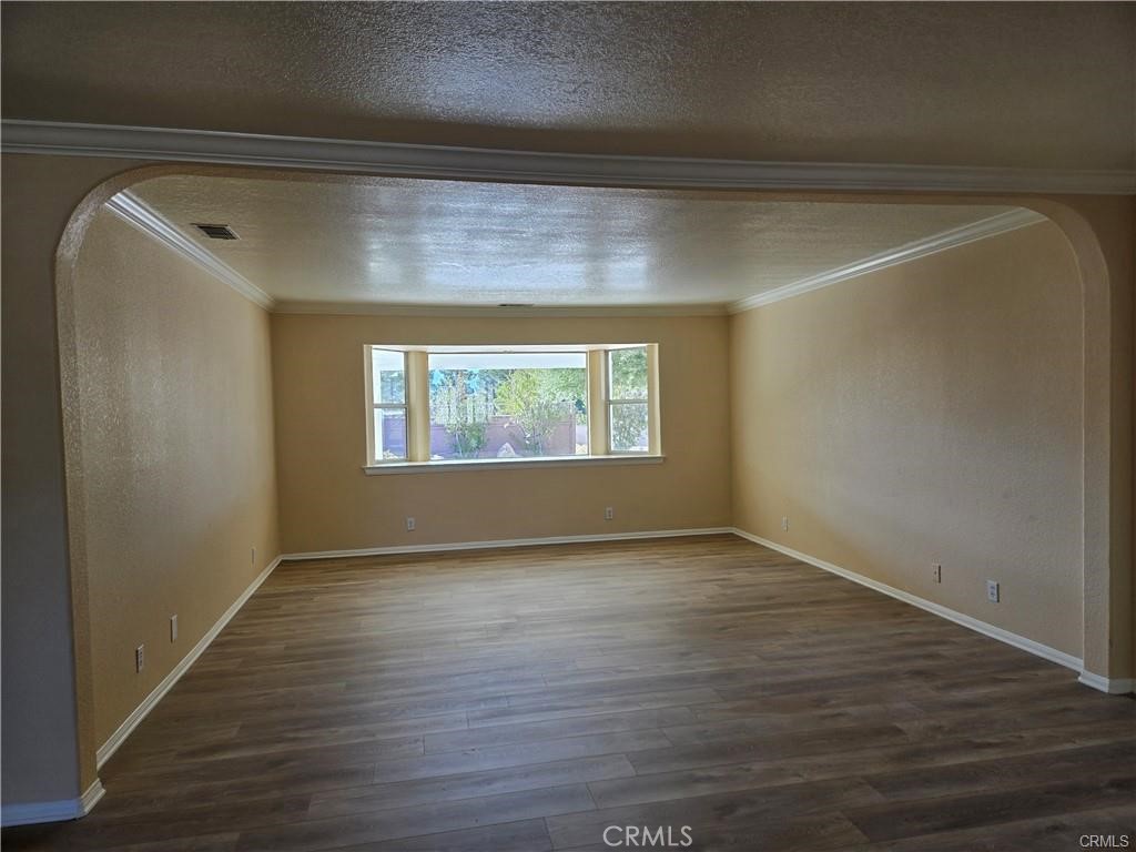 19345 Oneida Road Apple Valley, CA 92307 - Photo 5 of 17