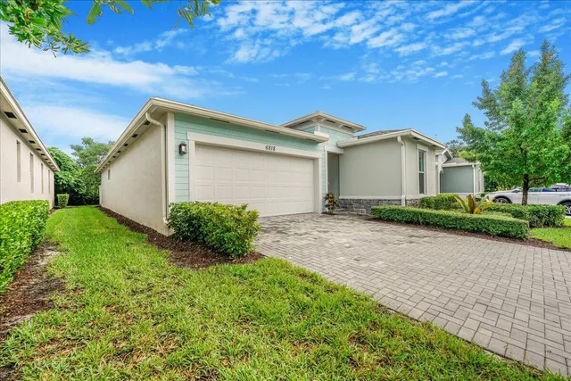 $4,000 | 6818 Pointe Of Woods Drive, West Palm Beach, FL 33413