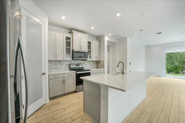 $4,000 | 6818 Pointe Of Woods Drive, West Palm Beach, FL 33413