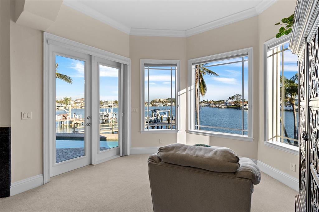 7986 9th Avenue South St. Petersburg, FL 33707 - Photo 21 of 83 a living room with furniture and a window