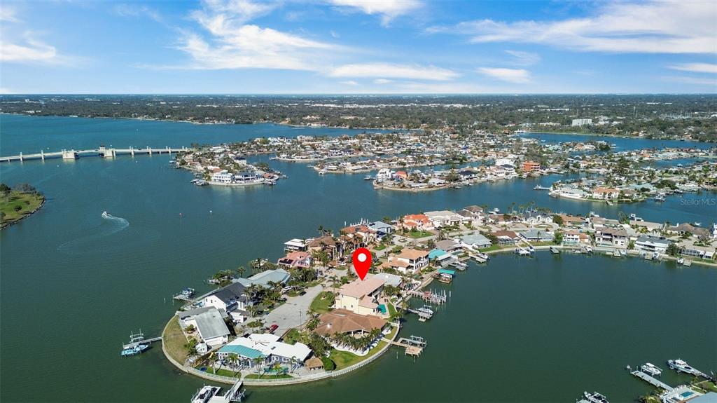 7986 9th Avenue South St. Petersburg, FL 33707 - Photo 3 of 83 a view of a city and lake view