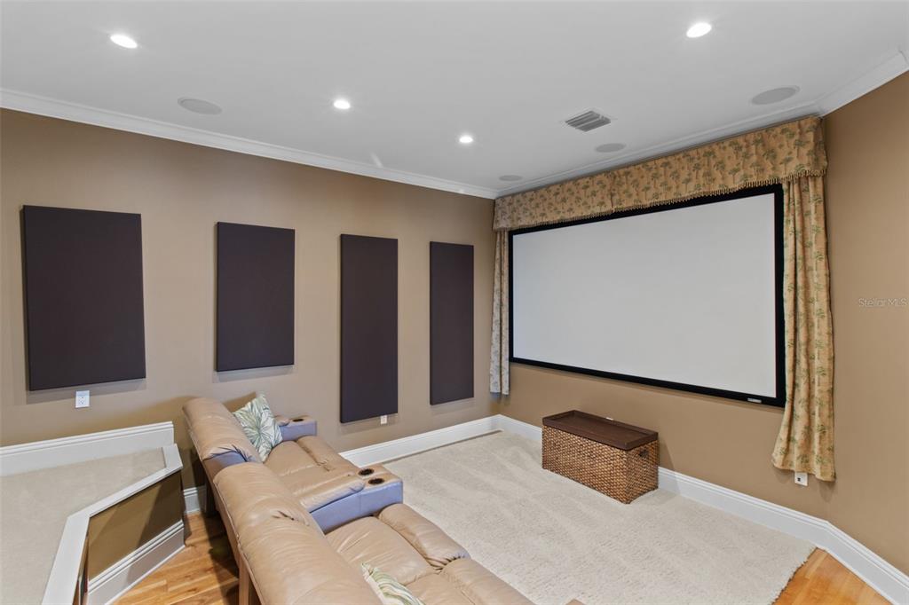 7986 9th Avenue South St. Petersburg, FL 33707 - Photo 41 of 83 a living room with furniture