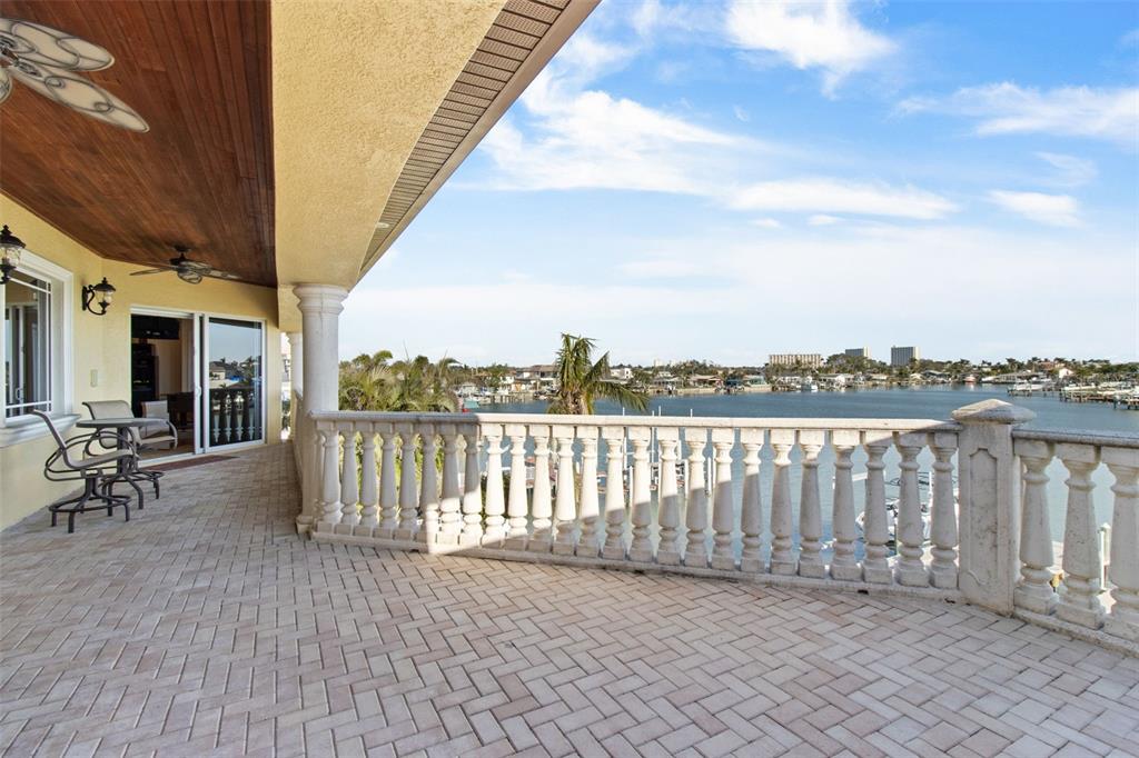 7986 9th Avenue South St. Petersburg, FL 33707 - Photo 59 of 83 a view of a balcony with city view