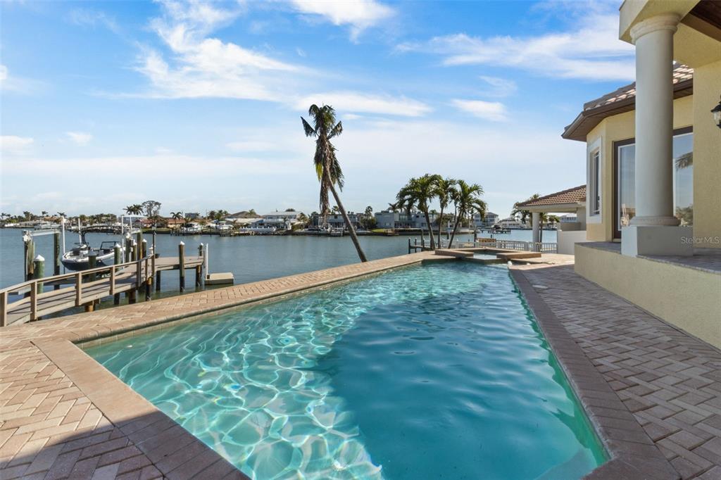 7986 9th Avenue South St. Petersburg, FL 33707 - Photo 68 of 83 a view of a terrace with sitting space