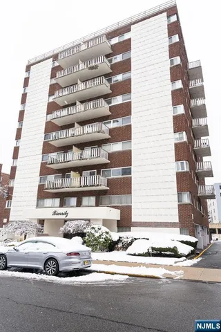 $3,000 | 2180 Center Avenue, Unit 6A, Fort Lee, NJ 07024