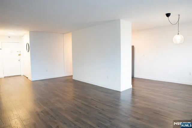 $3,000 | 2180 Center Avenue, Unit 6A, Fort Lee, NJ 07024