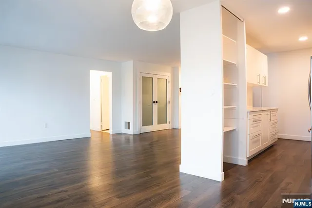 $3,000 | 2180 Center Avenue, Unit 6A, Fort Lee, NJ 07024