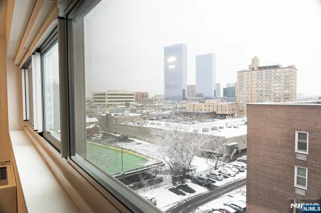 $3,000 | 2180 Center Avenue, Unit 6A, Fort Lee, NJ 07024