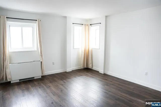 $3,000 | 2180 Center Avenue, Unit 6A, Fort Lee, NJ 07024