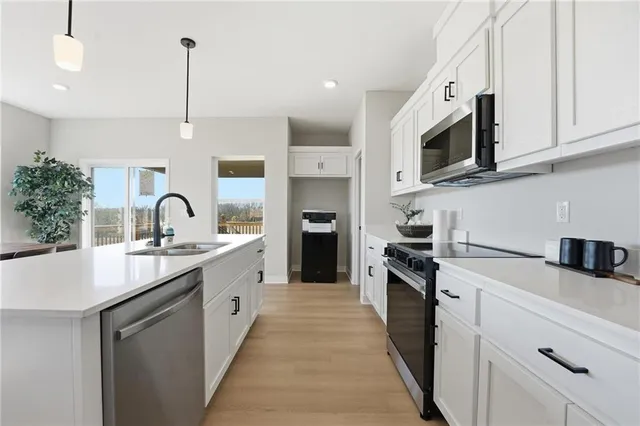 $435,950 | 1432 Southeast Silo Street, Lee's Summit, MO 64081