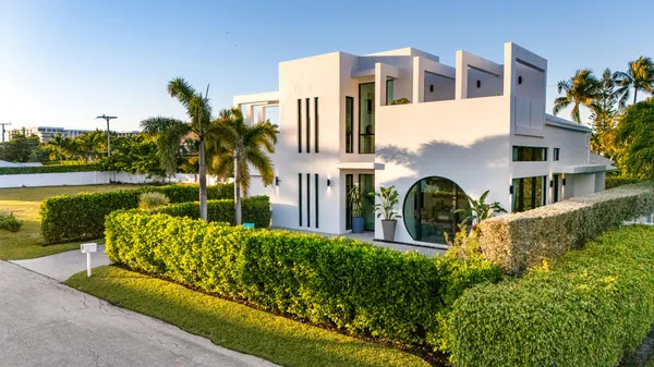 $3,199,000 | 21 Hersey Drive, Ocean Ridge, FL 33435